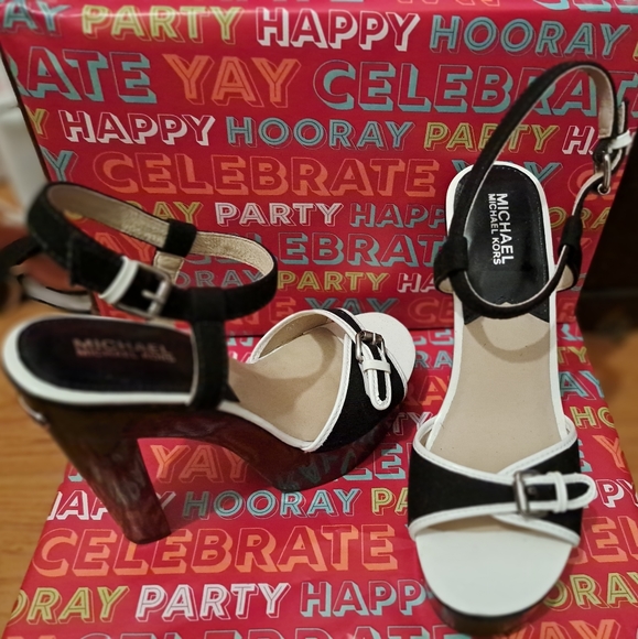 Black and White Michael Kors high heels in size 9 - Picture 2 of 4